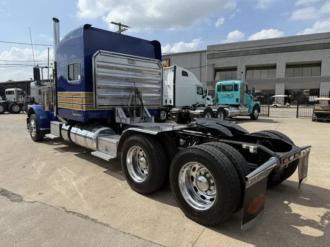 2022 Peterbilt 389