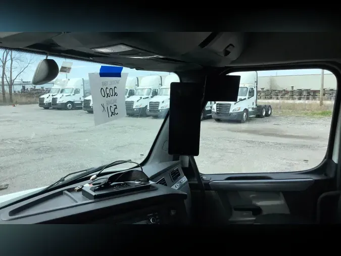 2020 Freightliner Cascadia 126