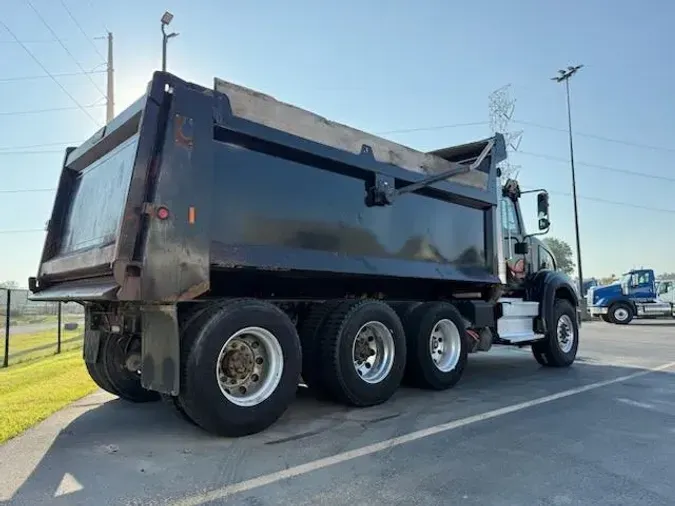 2019 International HX620