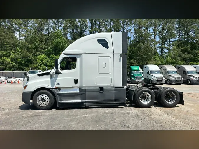 2022 Freightliner Cascadia 126
