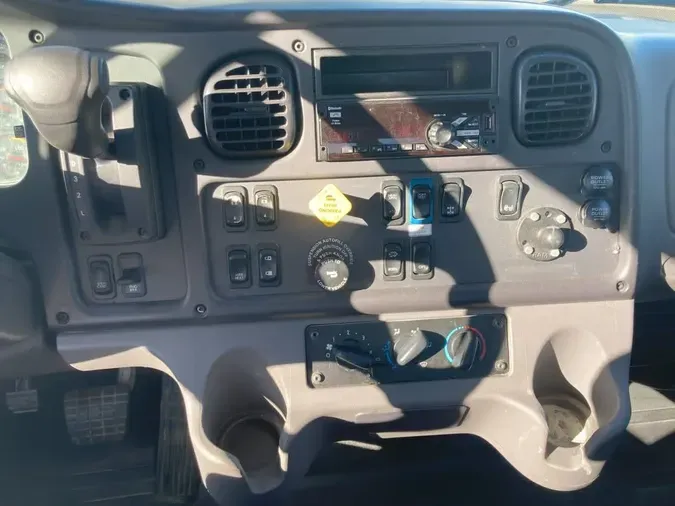 2020 FREIGHTLINER M2 106