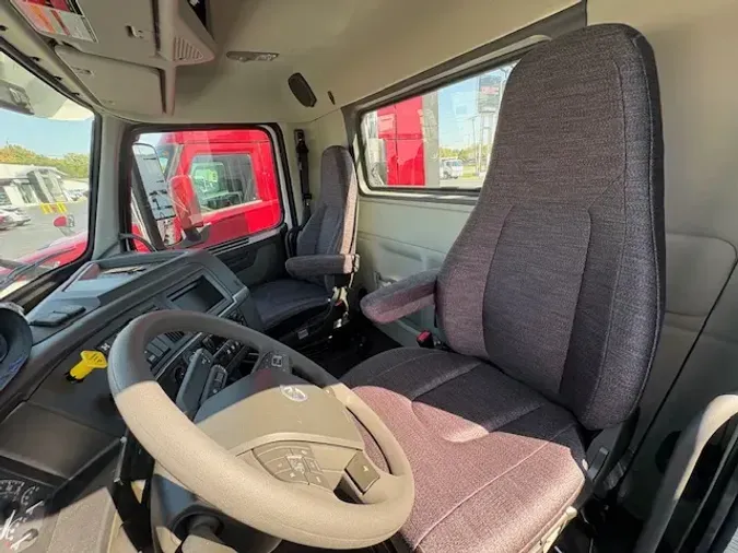 2026 VOLVO TRUCK VNR64T300