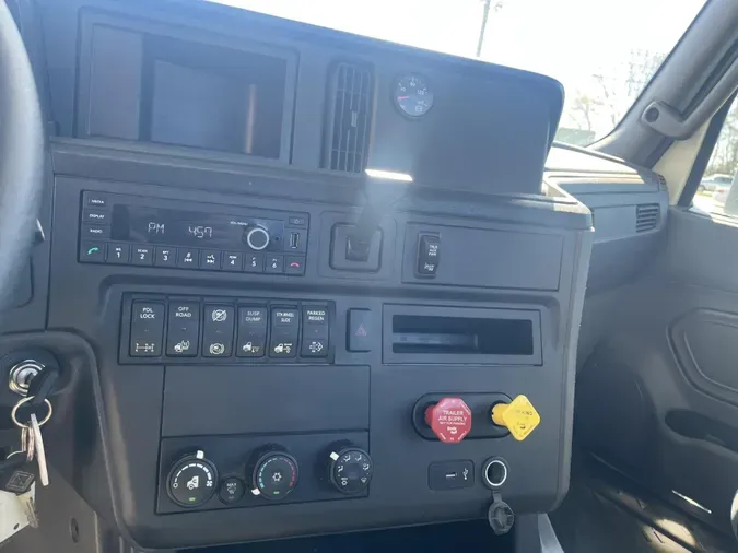 2023 International LT625