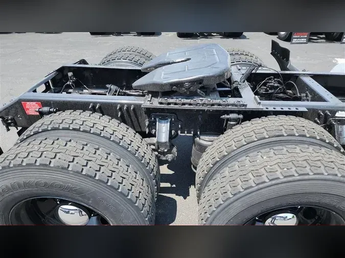 2020 VOLVO VNL640