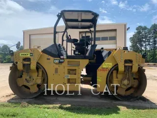 2016 Caterpillar CB66B