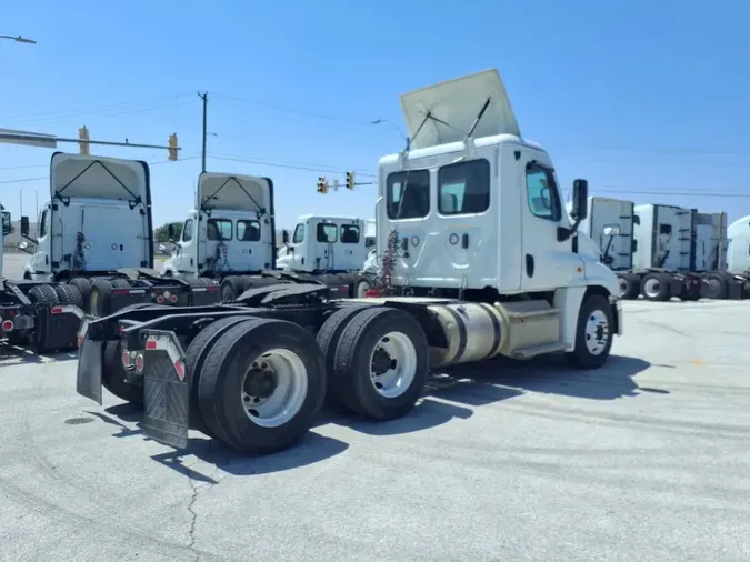 2019 FREIGHTLINER/MERCEDES CASCADIA 125525c186507f2ee5428ec05f18a46606c
