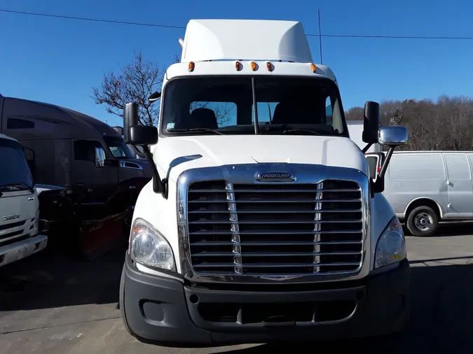 2015 FREIGHTLINER/MERCEDES CASCADIA 113