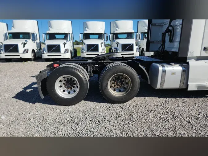 2019 Volvo VNL300