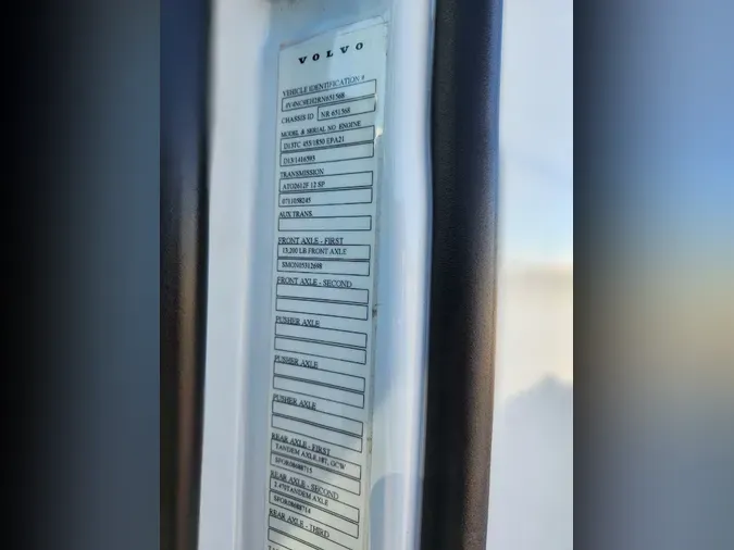 2024 VOLVO VNL64T760