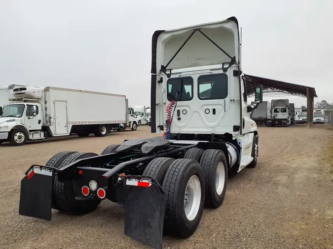 2018 FREIGHTLINER/MERCEDES CASCADIA 125