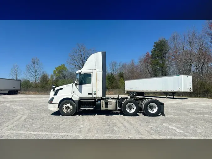 2015 Volvo VNL300