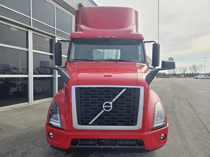 2022 VOLVO VNR64T300