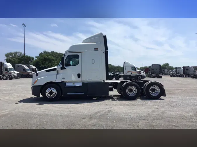 2020 Freightliner Cascadia 126