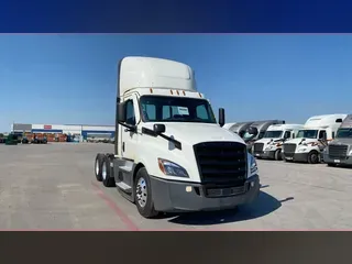 2021 Freightliner Cascadia 126