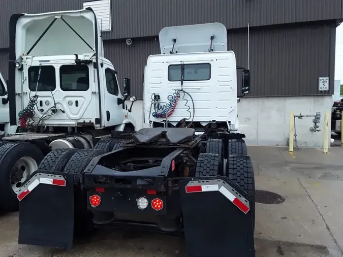 2019 VOLVO VNL64T-300