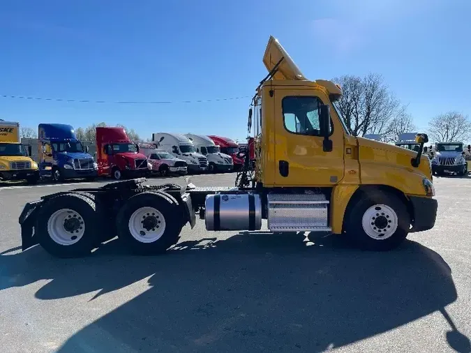 2016 FREIGHTLINER X12564ST