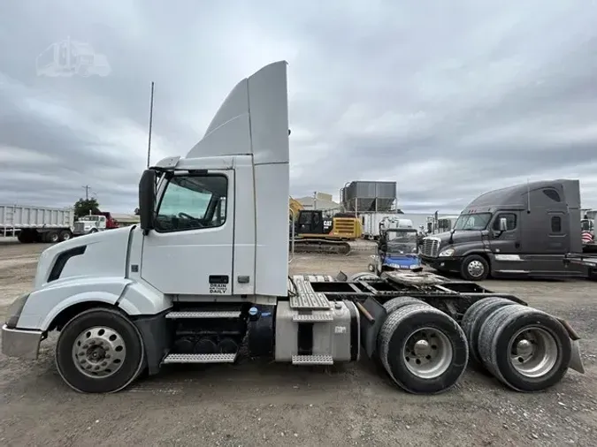 2013 VOLVO VNL64T300