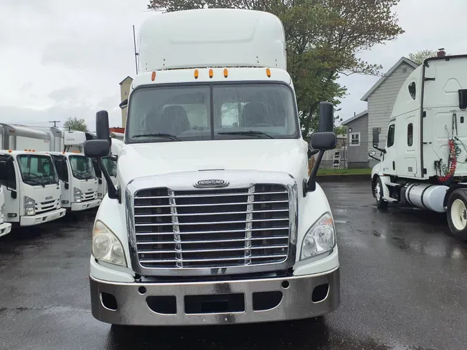 2015 FREIGHTLINER/MERCEDES CASCADIA 113