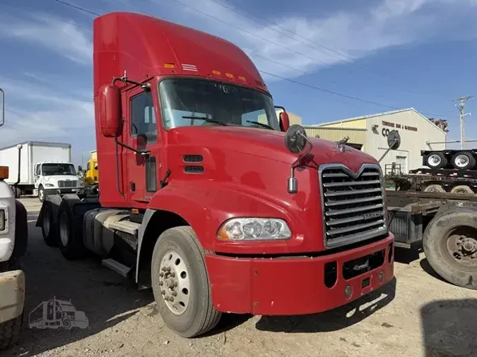2017 MACK PINNACLE CXU613