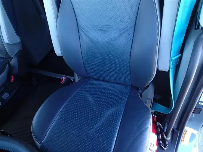 2025 VOLVO VNL64T860