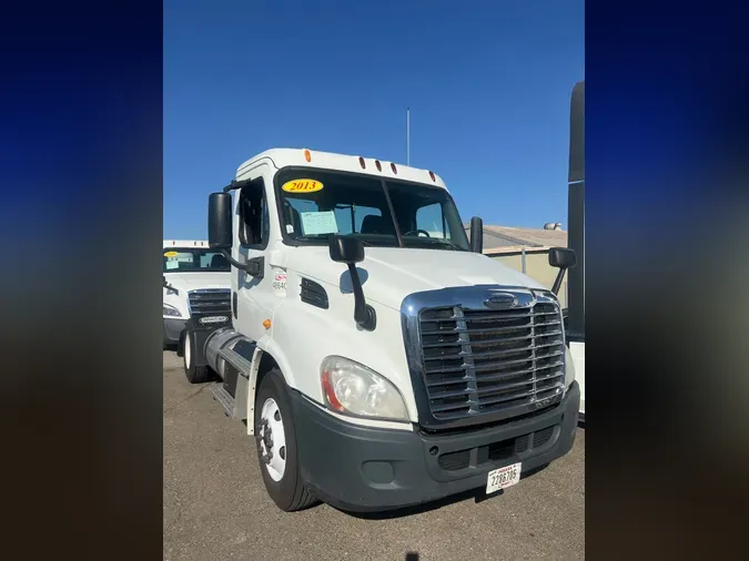 2013 FREIGHTLINER/MERCEDES CASCADIA 113