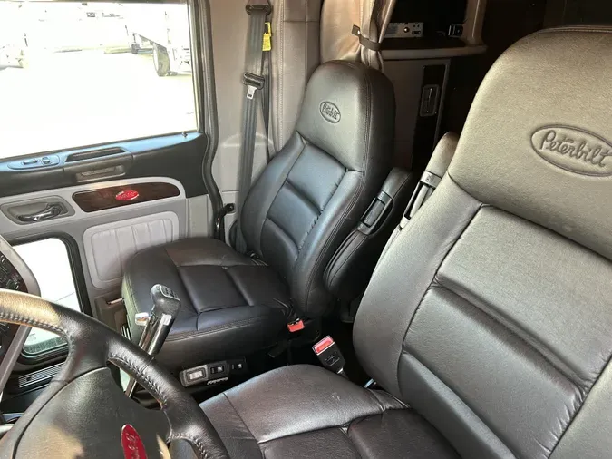 2022 Peterbilt 389