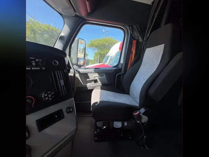 2020 Freightliner Cascadia 126