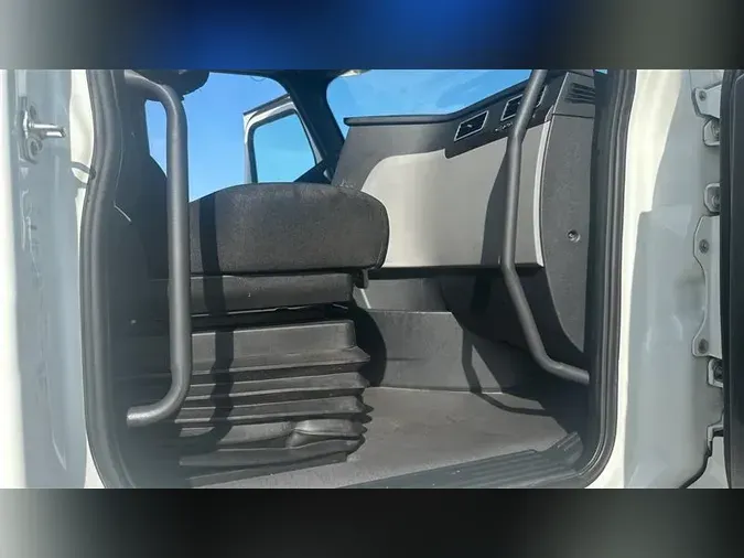 2019 FREIGHTLINER CA126