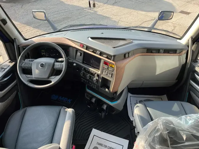 2026 VOLVO VNL64T860