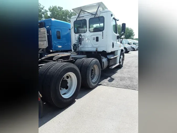 2016 FREIGHTLINER/MERCEDES CASCADIA 125