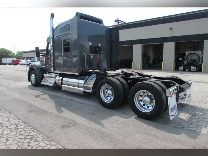 2024 Kenworth W990