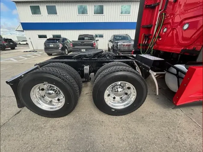 2021 Freightliner Cascadia 126