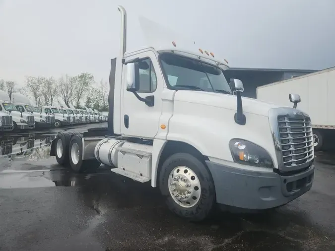 2016 FREIGHTLINER/MERCEDES CASCADIA 125