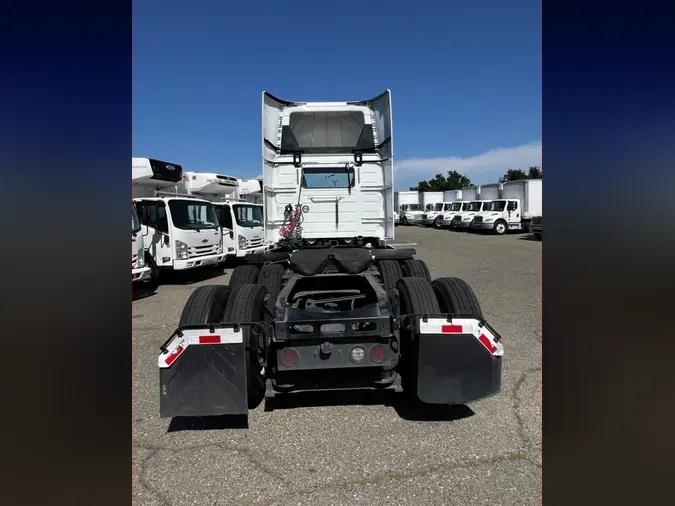 2018 VOLVO VNL64T-300