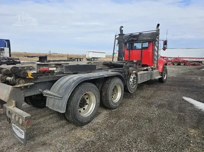 2017 PETERBILT 348