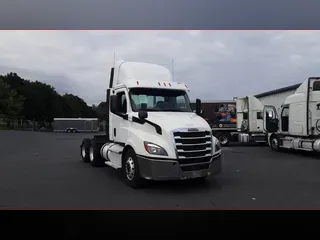 2020 Freightliner Cascadia 126