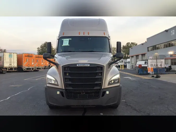2022 Freightliner Cascadia 126