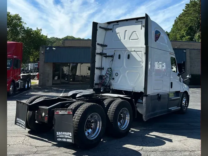 2020 Freightliner Cascadia 126