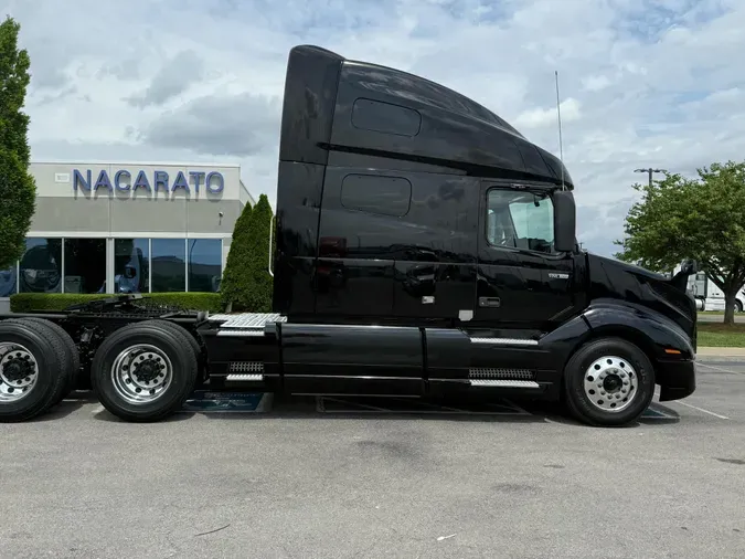 2021 VOLVO VNL64T760