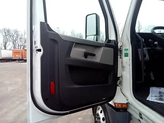 2021 Freightliner Cascadia 126