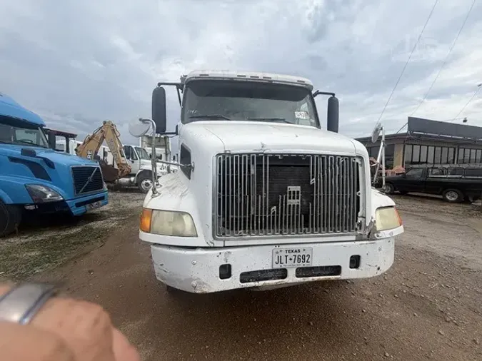 1998 VOLVO VNM64T200