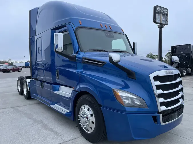 2020 Freightliner Cascadia 126