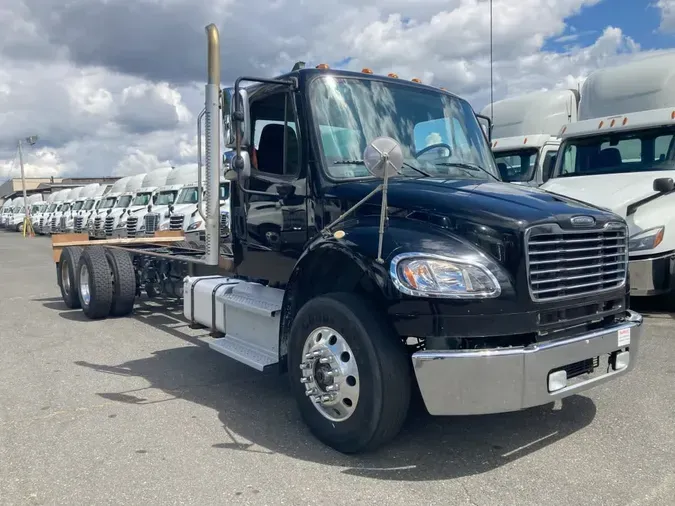 2019 FREIGHTLINER M2 106