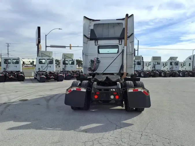 2019 VOLVO VNR42T 300