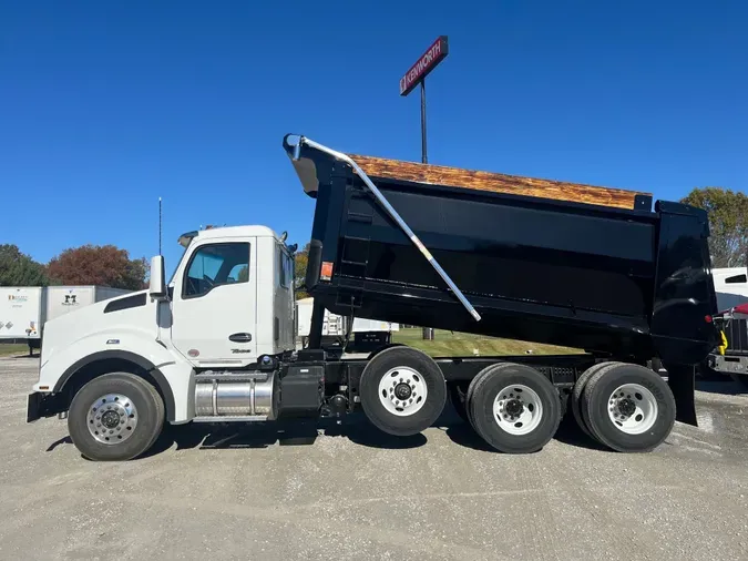 2025 Kenworth T880