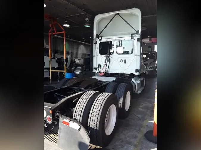 2019 FREIGHTLINER NEW CASCADIA 116
