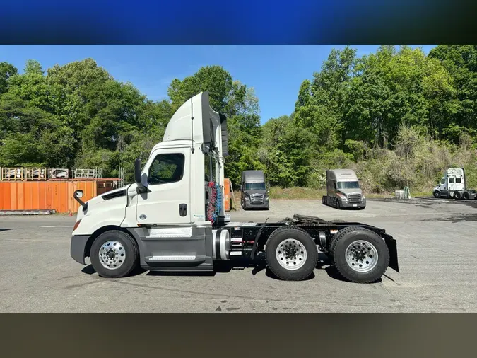 2019 Freightliner Cascadia 126