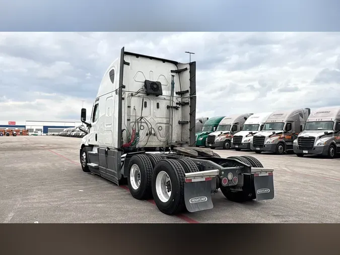 2022 Freightliner Cascadia 126
