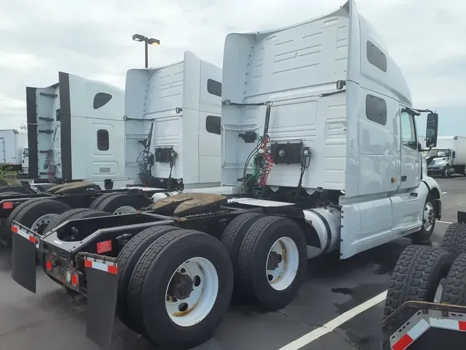 2020 VOLVO VNL64T-760