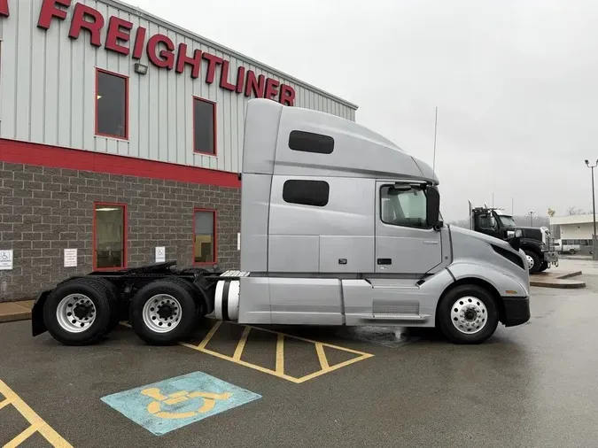 2022 Volvo VNL64T760